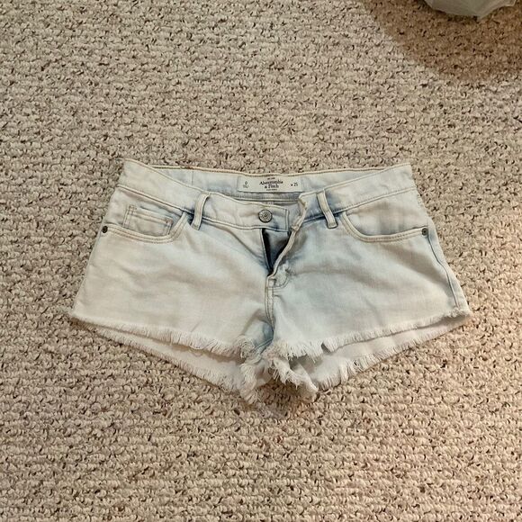 Abercrombie & Fitch light wash distressed denim shorts size 0/25 - Picture 1 of 3